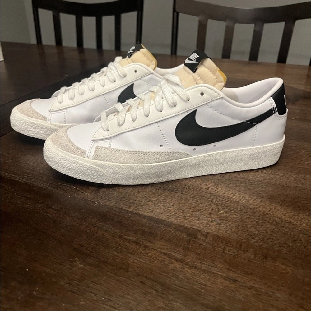 Nike women’s White Sneakers with Black Swoosh and Cream Tongue. Preowned